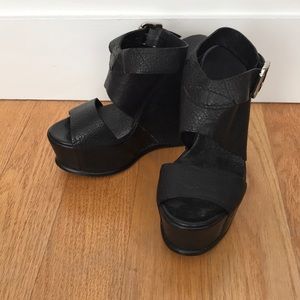 Vera Wang Lavender label platform sandals 5.5 blk